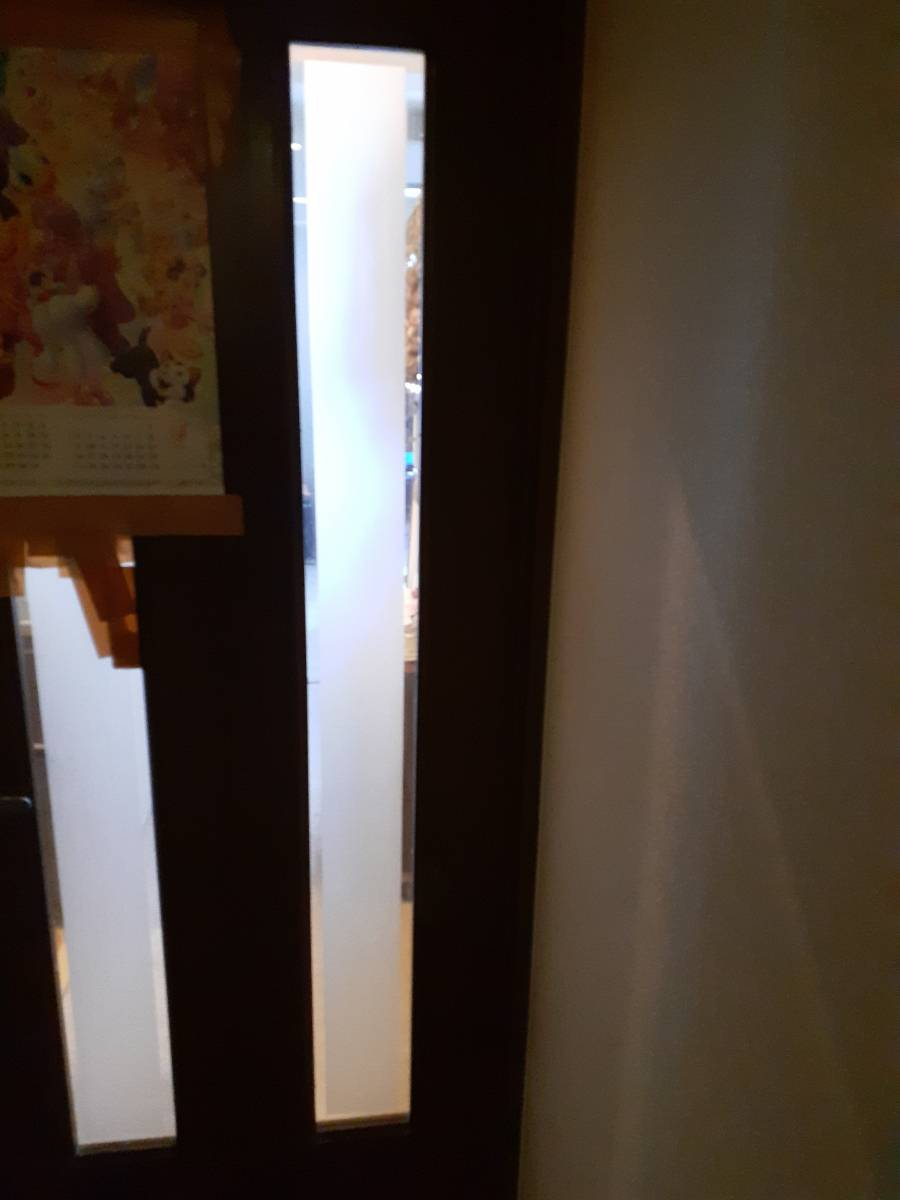 三喜の木建て戸のスリットガラス割替えの施工前の写真1