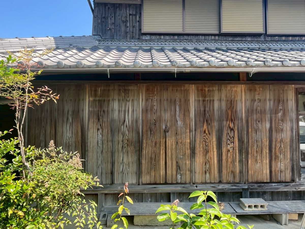 三喜のおしゃれ古民家✨玄関引戸と雨戸一新で素敵に変身！の施工前の写真1