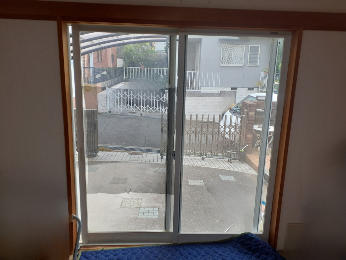 三喜の外の騒音も毎朝の水拭きもサヨナラ！　インプラスで手軽に防音＆結露対策！！の施工前の写真1