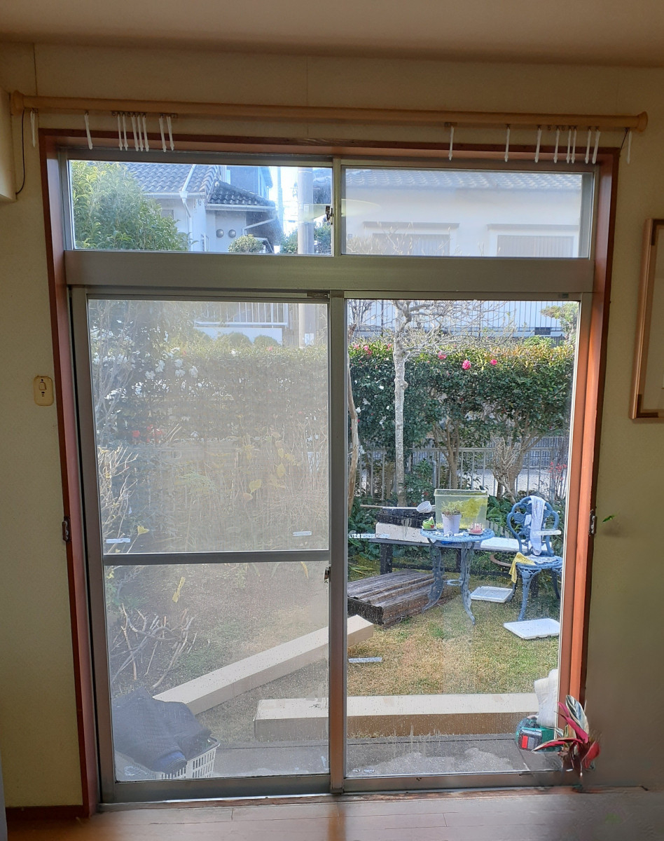 三喜の壁を壊さず1日で断熱UP！　取替窓『リプラス』で古い窓の寒さ問題をスピード解決！！の施工前の写真1