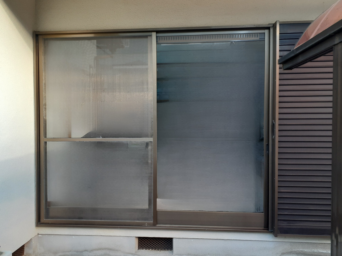 三喜の結露にさよなら！　リプラスの窓カバー工法で叶える冬の快適改善！！の施工前の写真2