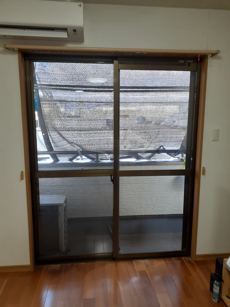 三喜のたった1日のスピード施工！内窓インプラスで「窓の寒さ」と「結露」をまとめて解決の施工前の写真1