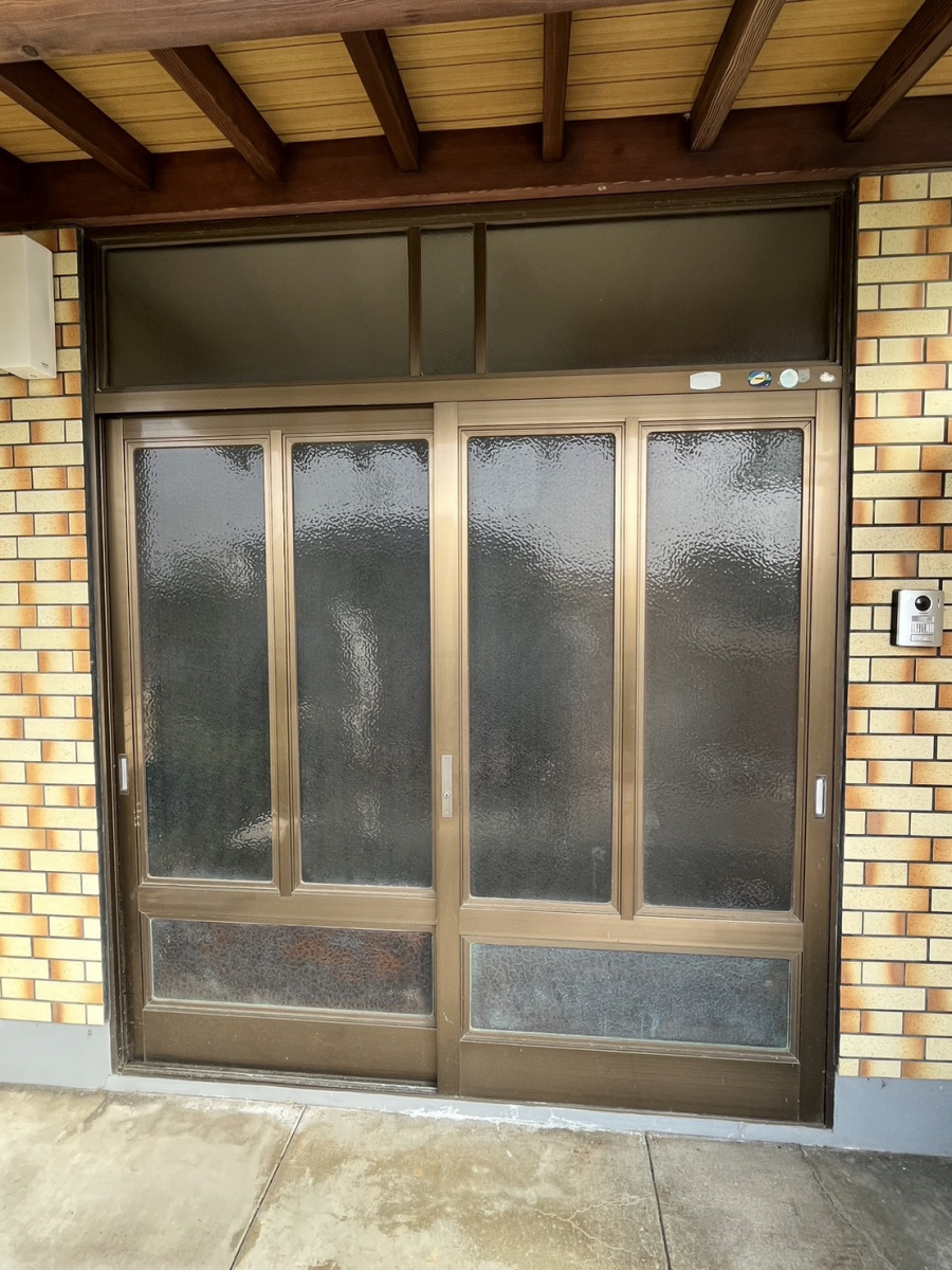 小倉トーヨー住器の【施工例】玄関引戸取替工事【1dayリフォーム】の施工前の写真1