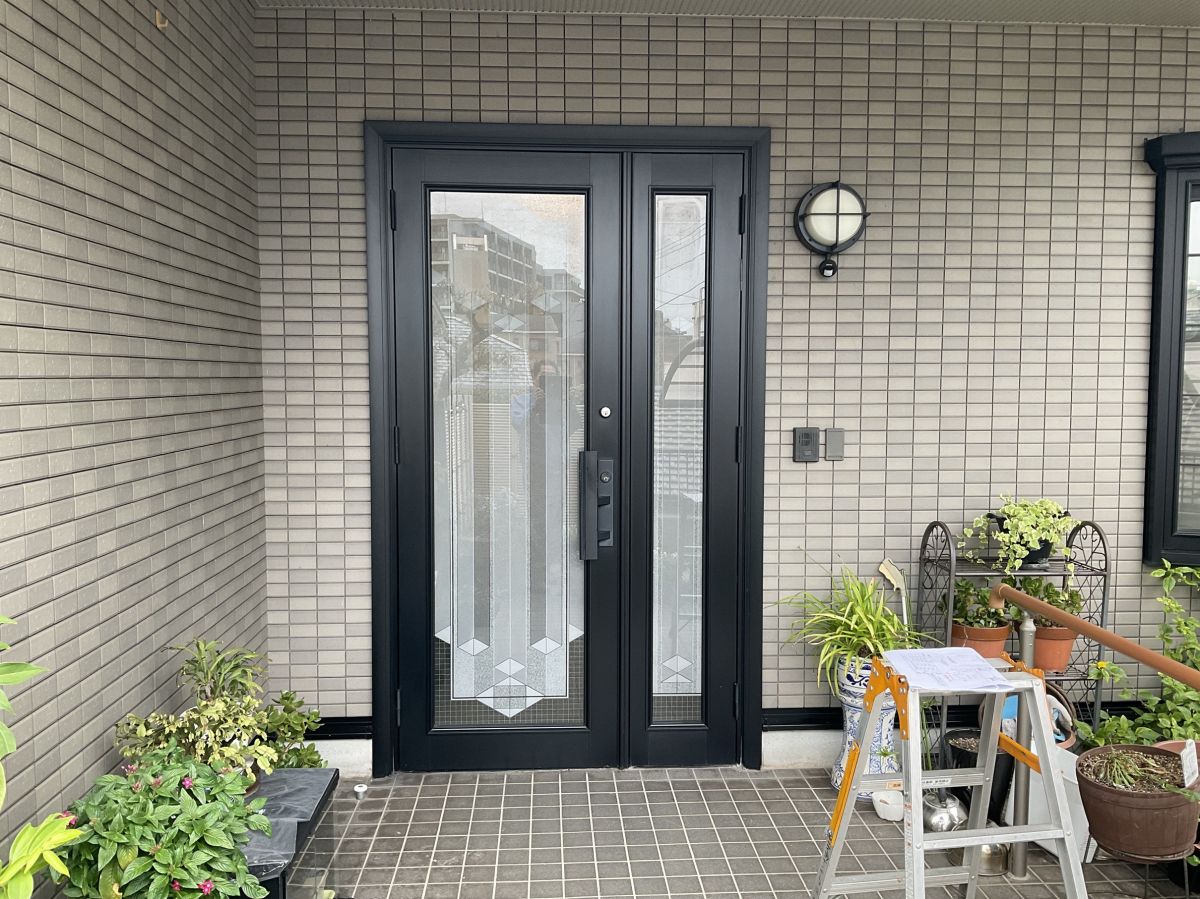 小倉トーヨー住器の【施工例】玄関ドア取り替え工事【1日施工】の施工前の写真1