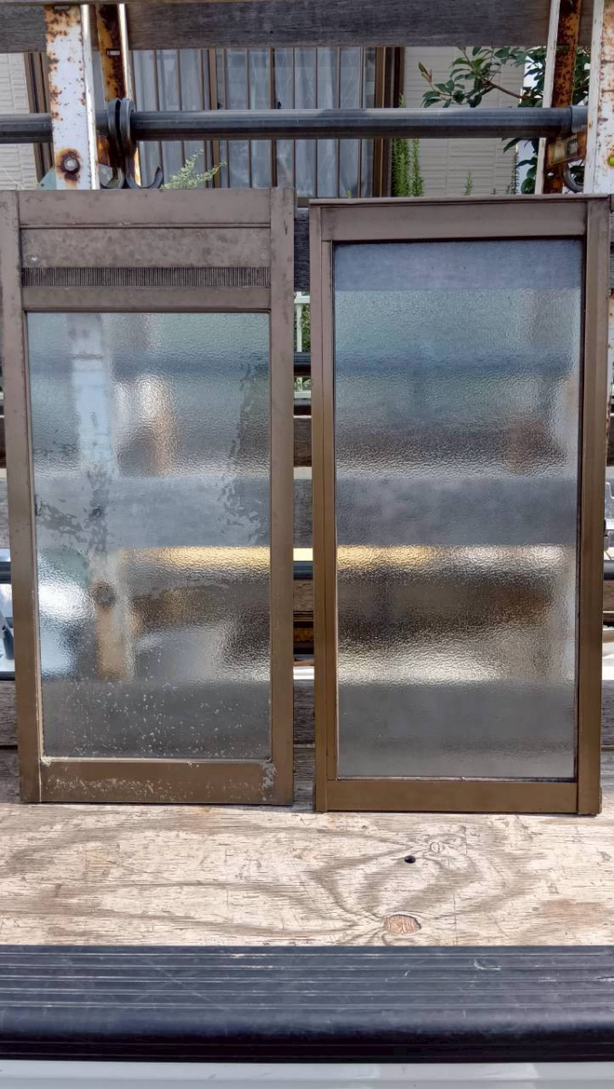 小倉トーヨー住器の【施工例】ガラスからパネル取替工事【防犯目隠し】の施工前の写真1