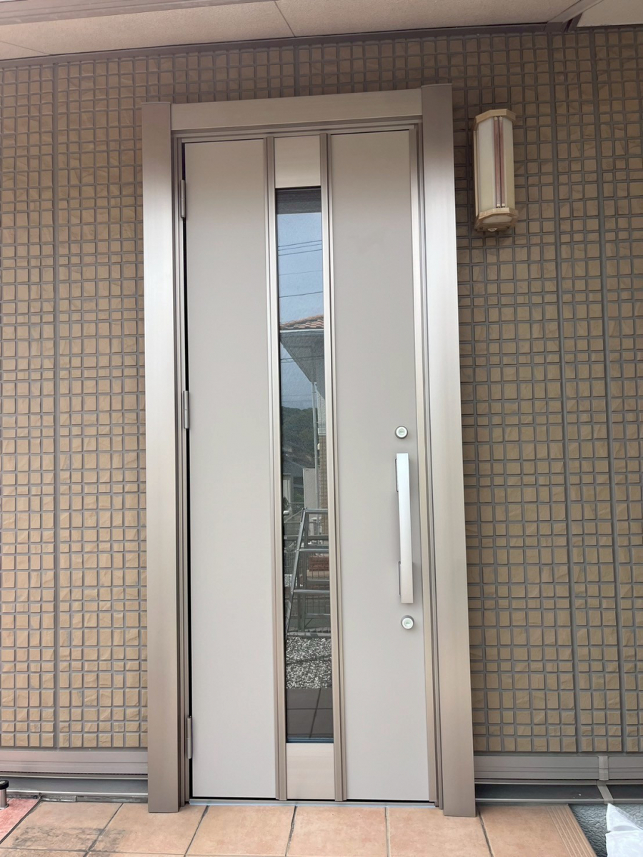 小倉トーヨー住器の【施工例】玄関ドア取替え工事【1日リフォーム】の施工後の写真1