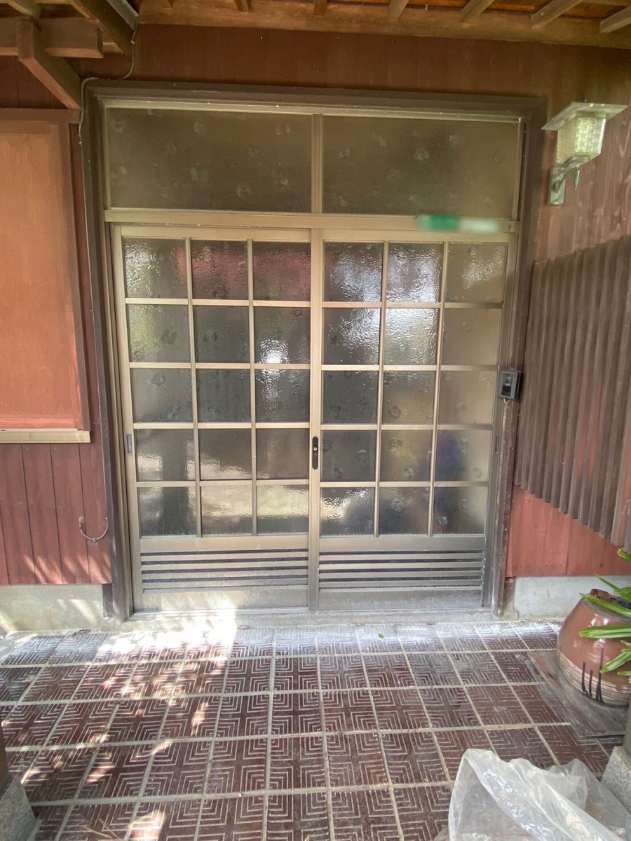 小倉トーヨー住器の【施工例】玄関引戸取替工事【1dayリフォーム】の施工前の写真1