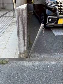 小倉トーヨー住器の【エクステリア】車止め交換工事【スペースガード】の施工前の写真1