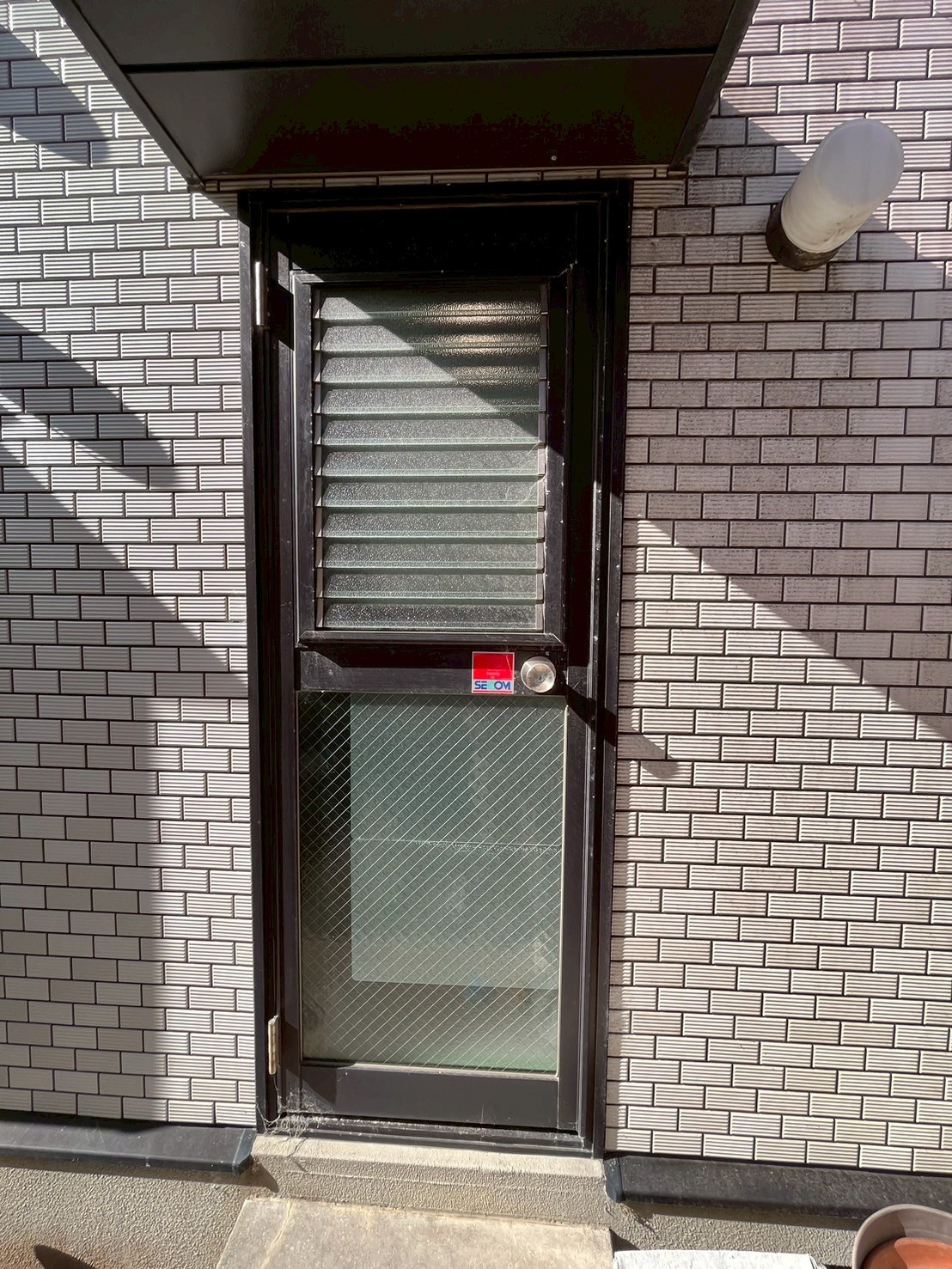 小倉トーヨー住器の【施工例】勝手口ドア取替え工事【1dayリフォーム】の施工前の写真1