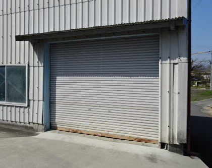 みとよのシャッター修理の施工前の写真1