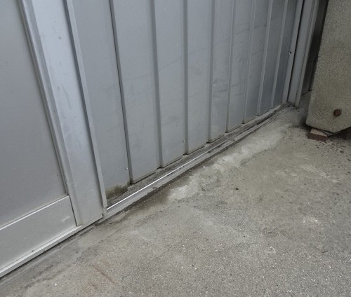 みとよのレールのない所へ網戸設置の施工前の写真2