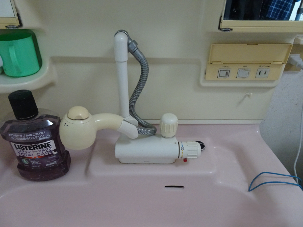 みとよの洗面化粧台水栓取替の施工前の写真1