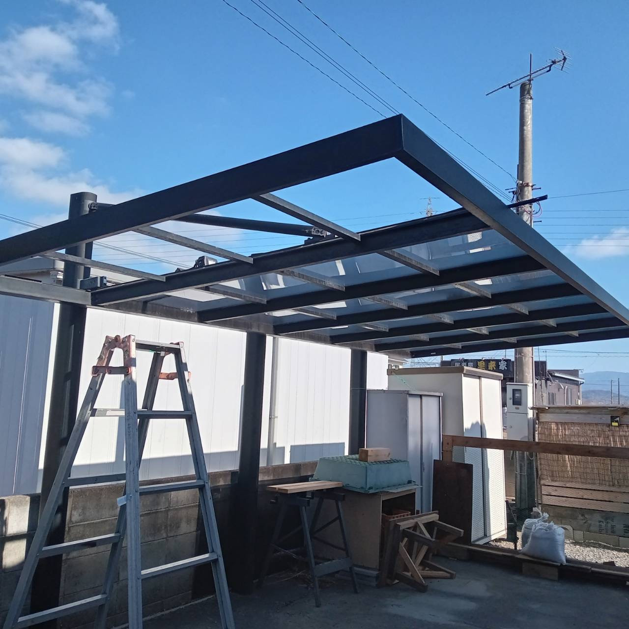 みとよの強風でのカーポート修理の施工前の写真1