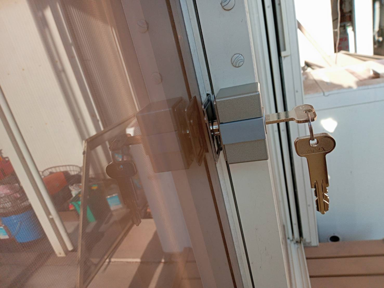 みとよのアルミサッシに錠取付工事の施工後の写真2