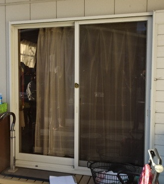 みとよのアルミサッシに錠取付工事の施工前の写真1