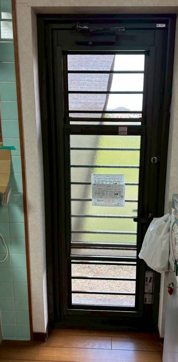 みとよの勝手口ドア交換工事の施工後の写真1