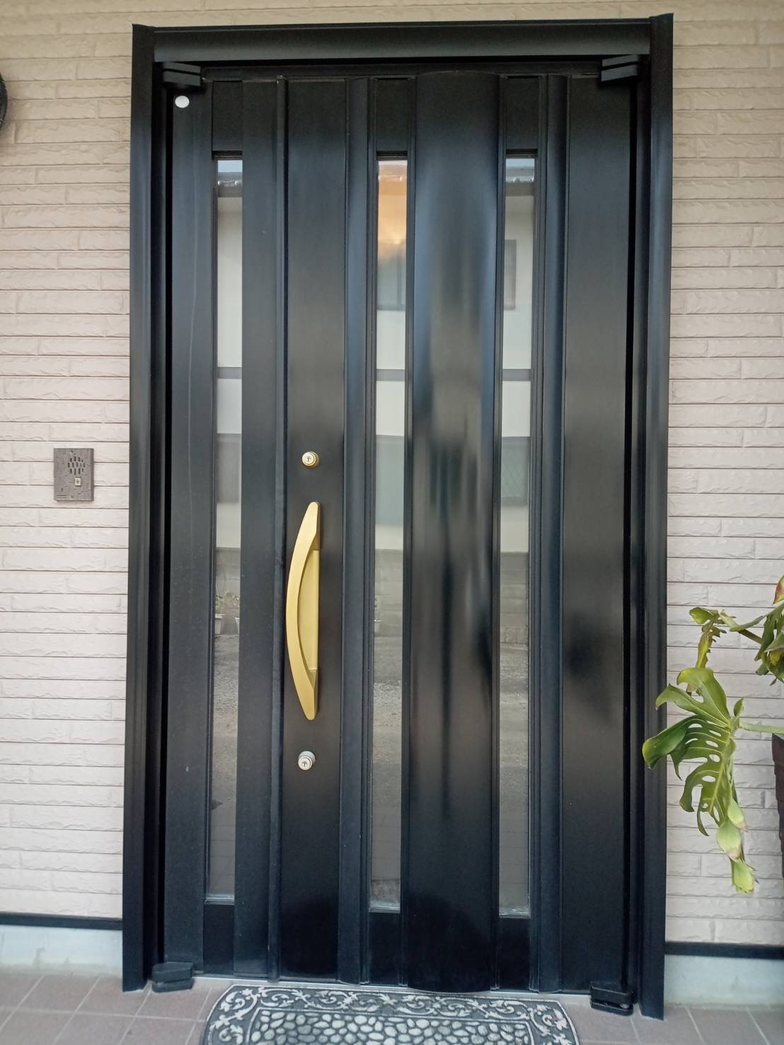 みとよの玄関ドア部品交換の施工後の写真1