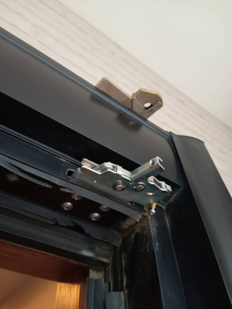 みとよの玄関ドア部品交換の施工前の写真1