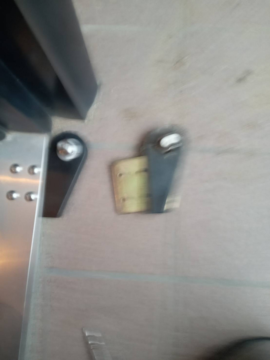 みとよの玄関ドア部品交換の施工前の写真2