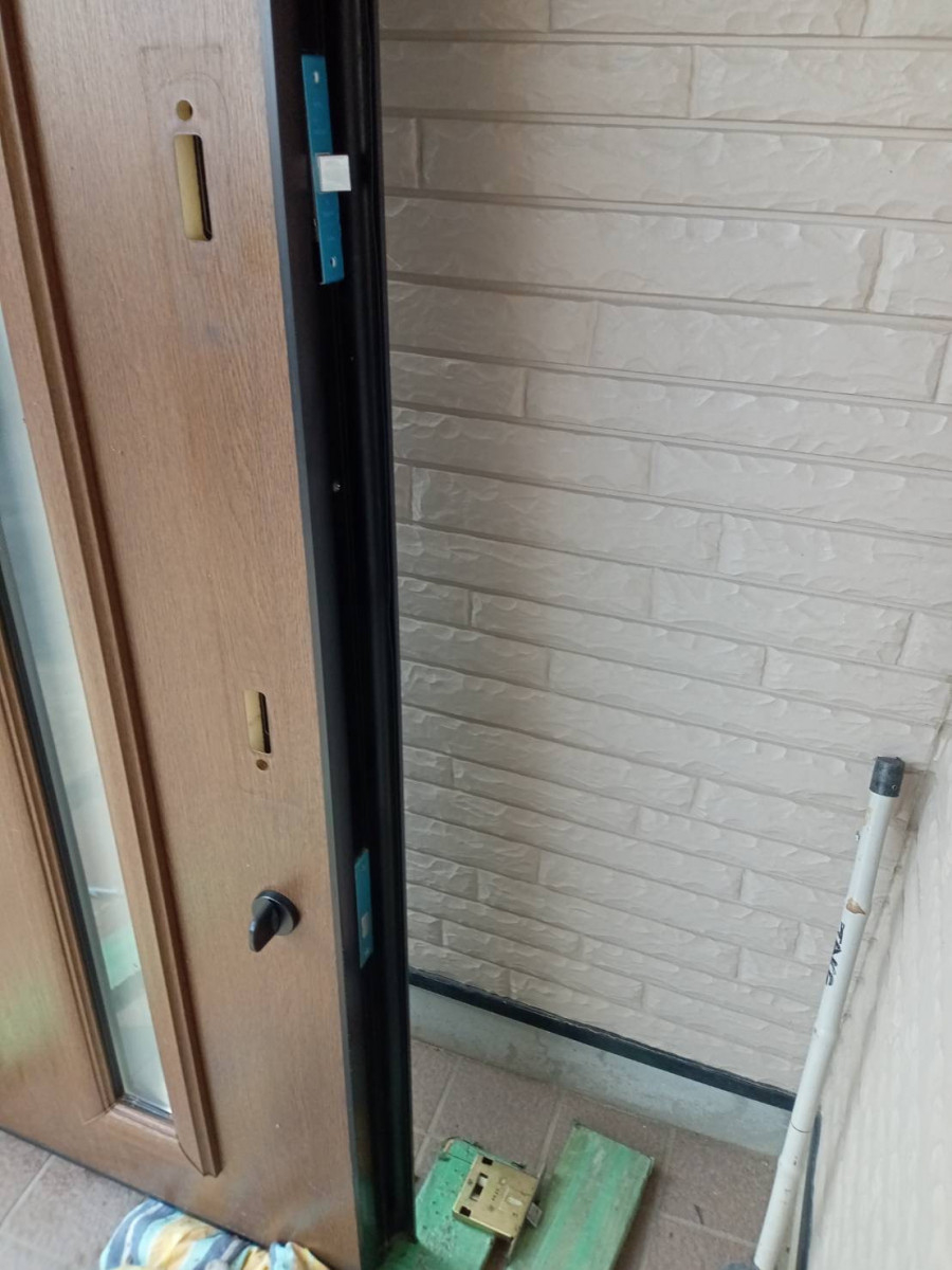 みとよの玄関ドア部品交換の施工前の写真3