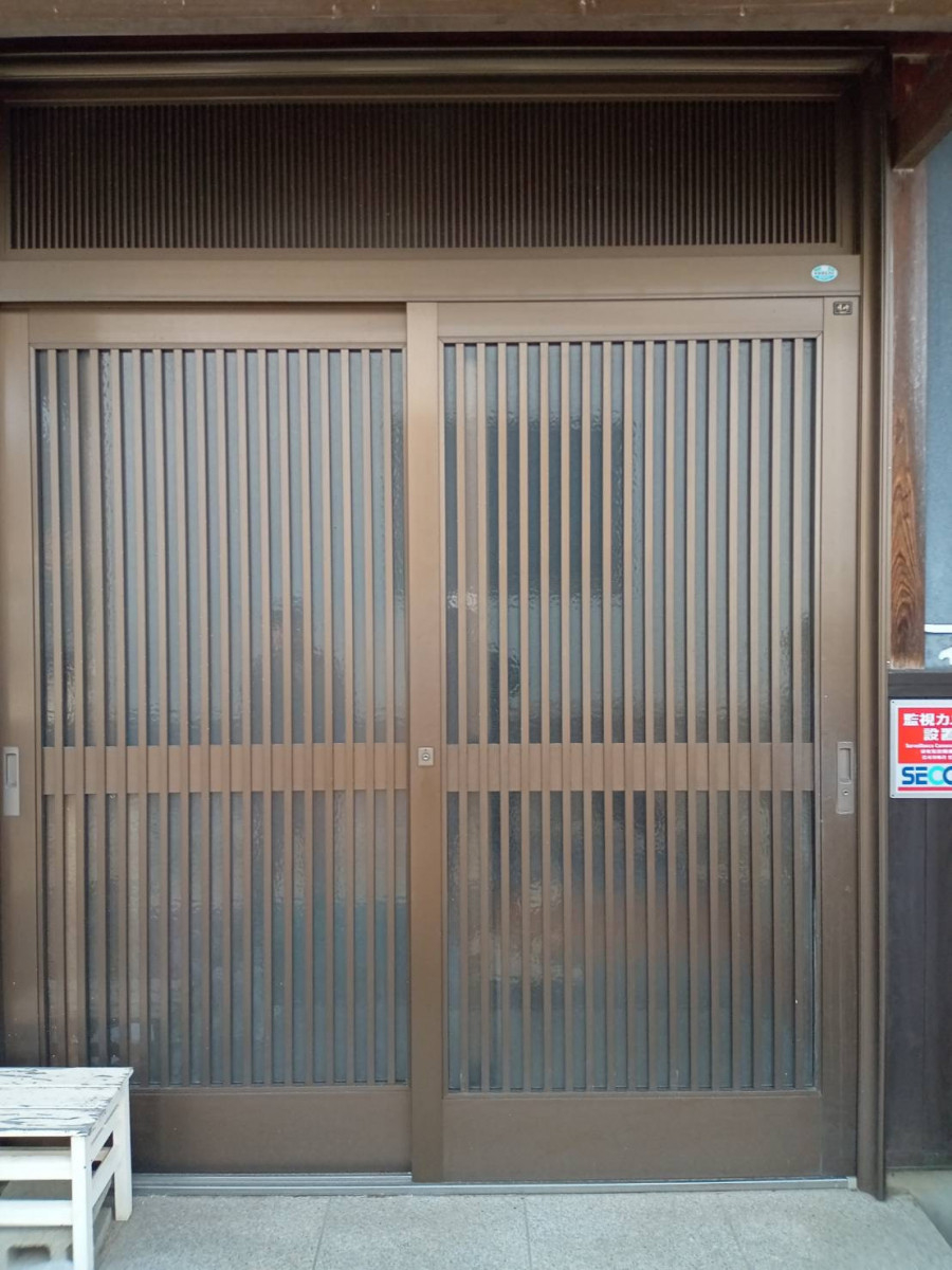 みとよの【香川県善通寺市】玄関引戸修理の施工後の写真1