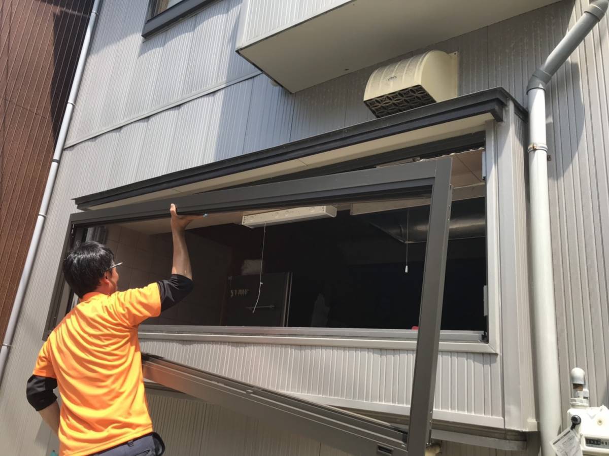 ヤマセイの夏の西日を遮断して室内温度の改善で快適な生活。窓リフォームリプラス工事/１DAYリフォーム/新潟市の施工後の写真1