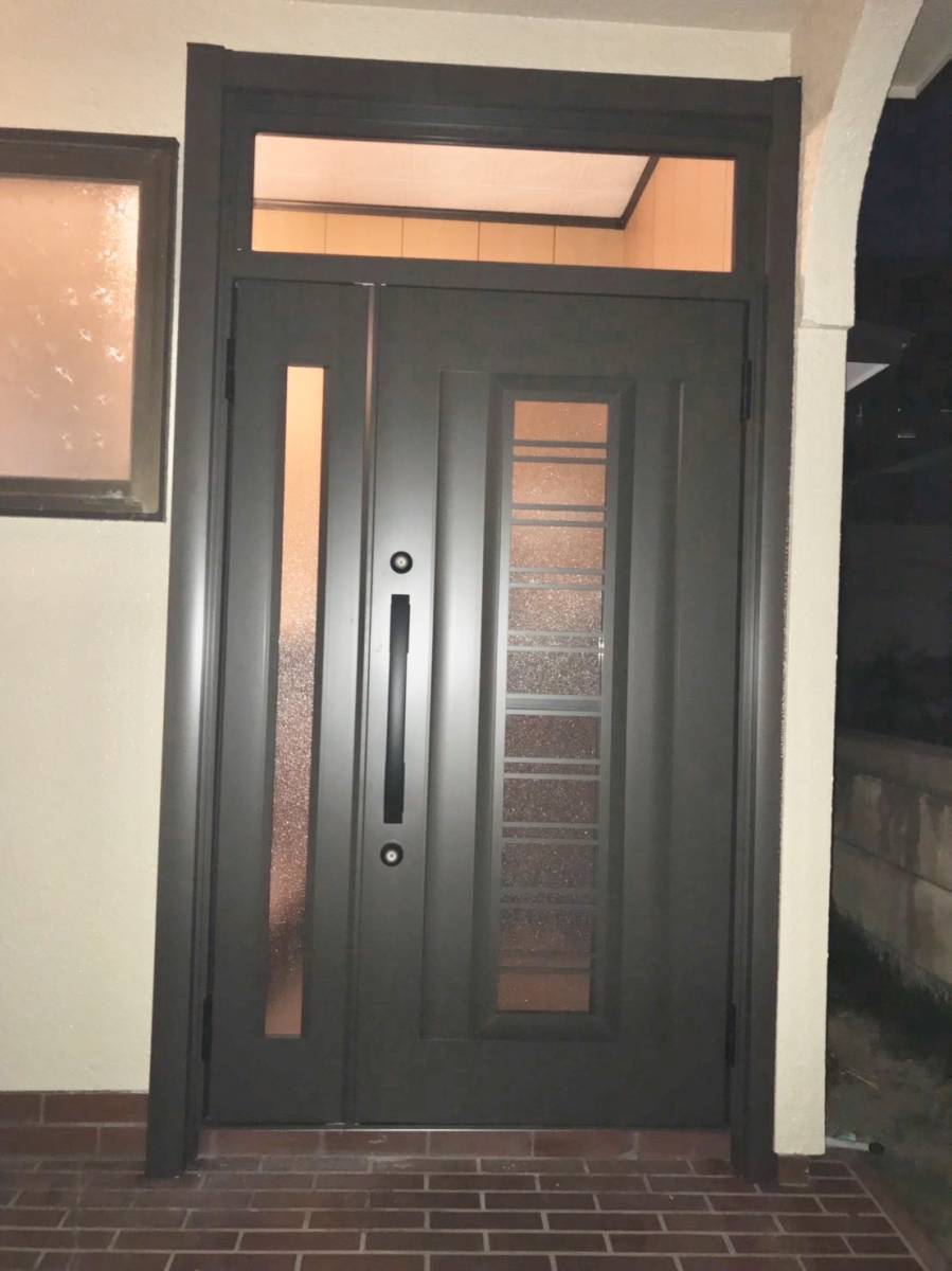 ヤマセイの玄関ドアの開閉に問題が発生。そんな時はリフォーム玄関ドアリシェントで解決　１DAYリフォーム／新潟市の施工後の写真2