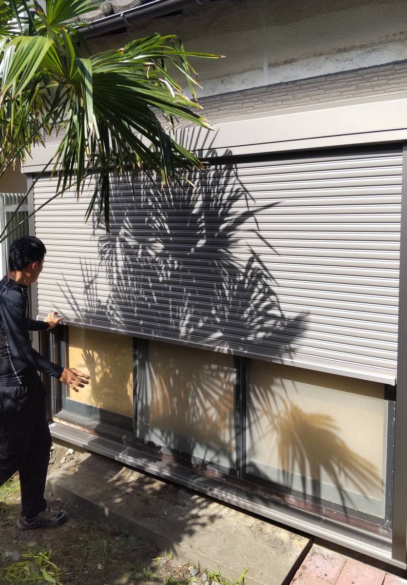 ヤマセイの防犯、台風対策に窓シャッターの取付　リフォームシャッター/１DAYリフォーム/新潟市の施工後の写真1