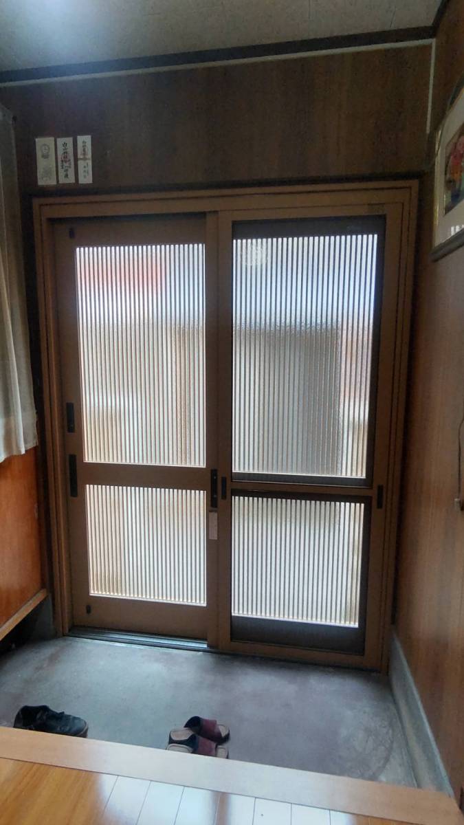 ヤマセイのとにかく玄関をきれいに　玄関引戸の交換工事/１DAYリフォーム/新潟市　の施工後の写真2