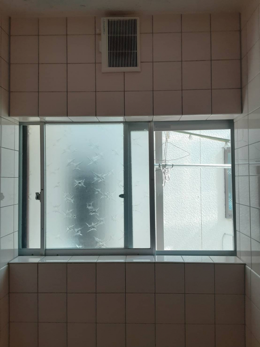 ヤマセイの寒いお風呂を暖かくする窓リフォーム　インプラス/１DAYリフォーム/新潟市の施工前の写真1