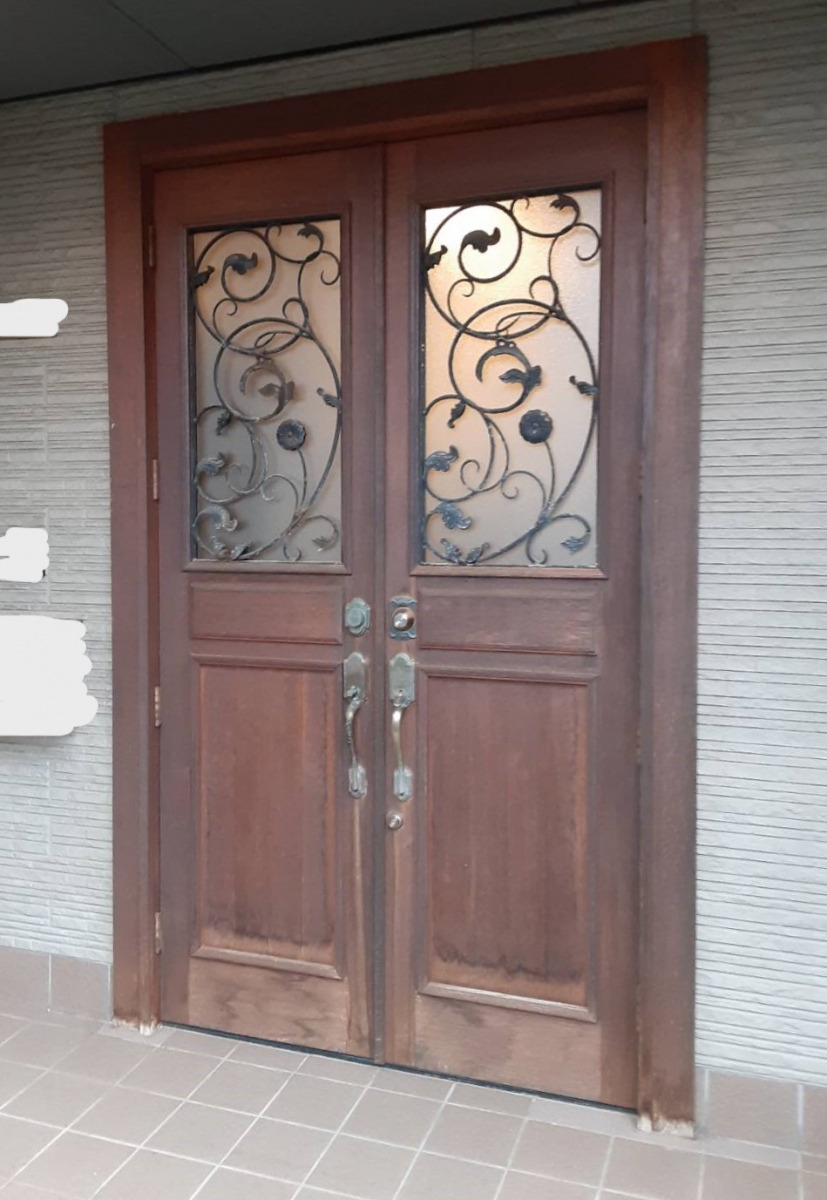 ヤマセイの木製玄関ドアの入れ替え工事　リシェント/１DAYリフォーム/新潟市の施工前の写真1