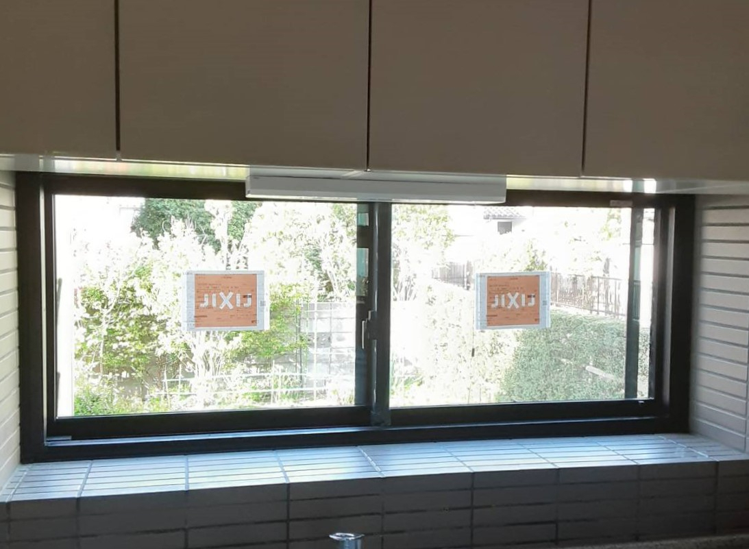 ヤマセイのキッチンの出窓を断熱化するリフォーム　リプラス/１DAYリフォーム/新潟市の施工後の写真1
