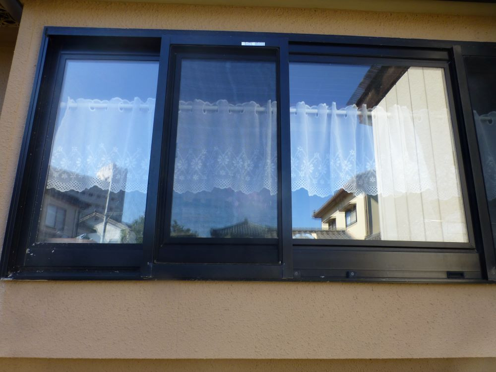ヤマセイのキッチンの出窓を断熱化するリフォーム　リプラス/１DAYリフォーム/新潟市の施工前の写真1