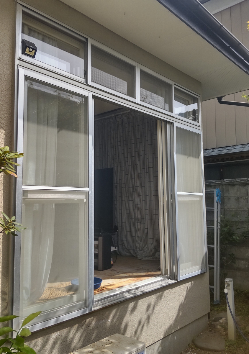 ヤマセイの大きな窓のサッシ交換リフォーム/１DAYリフォーム/新潟市の施工前の写真1