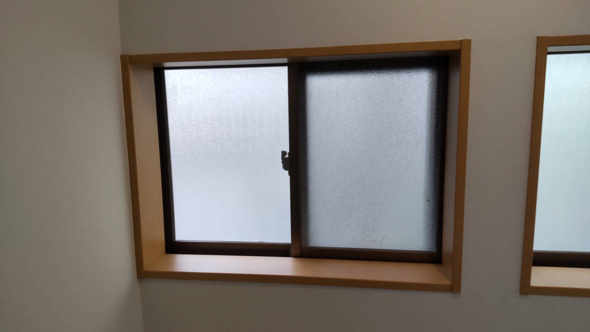 ヤマセイの断熱効果を高める為の内窓取付　インプラス/１DAYリフォーム/新潟市の施工前の写真2