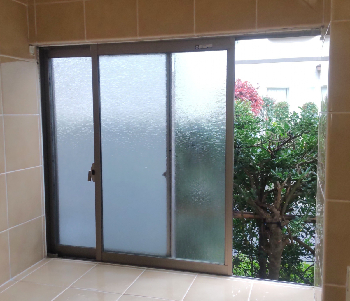 ヤマセイの【浴室の寒さが激変！】LIXILインプラスで「ヒートショック対策」リフォームの施工前の写真1