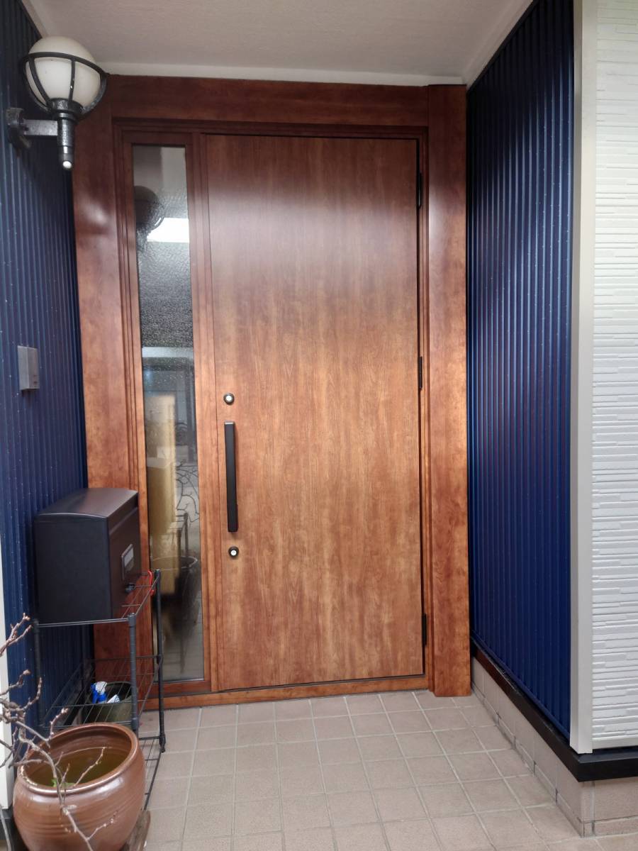 ヤマセイのドアの開閉をスムーズにする玄関ドアリフォーム　リシェント/新潟市/１DAYリフォームの施工後の写真1
