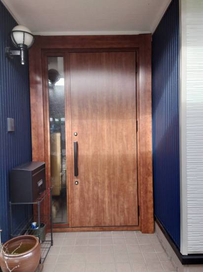 ヤマセイのドアの開閉をスムーズにする玄関ドアリフォーム　リシェント/新潟市/１DAYリフォーム施工事例写真1