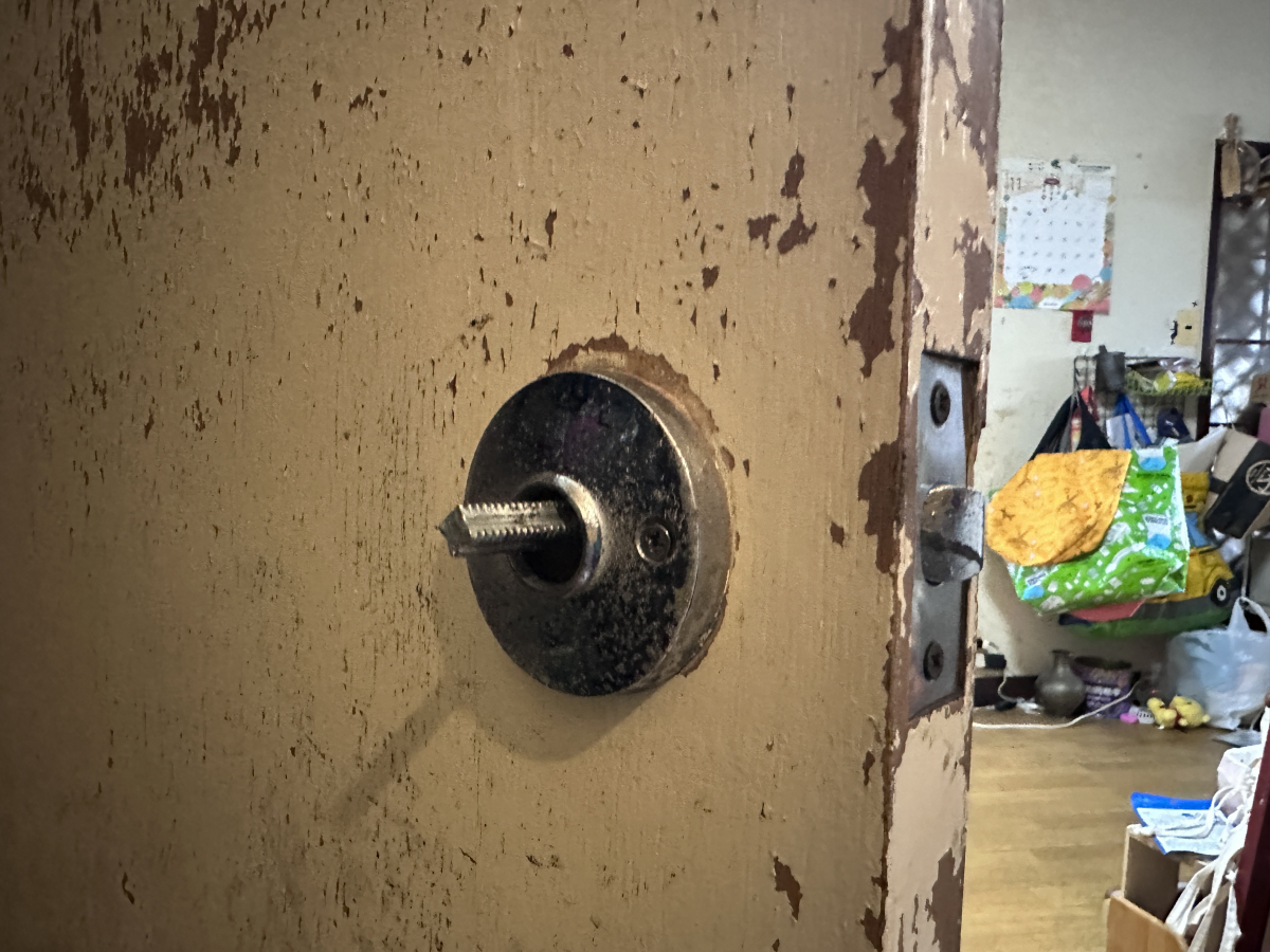 江頭トーヨー住器の室内ドア　把手取替の施工前の写真1