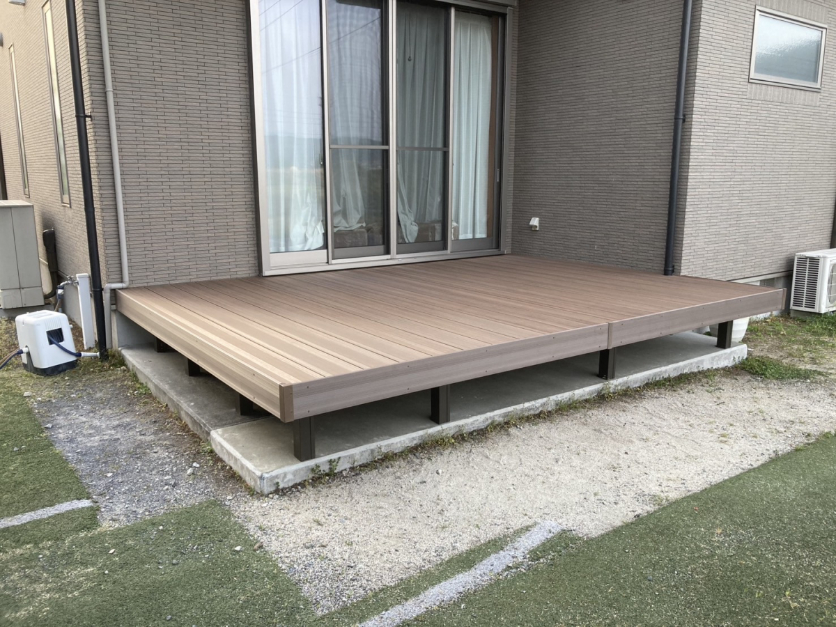 江頭トーヨー住器の樹脂デッキ工事の施工後の写真1