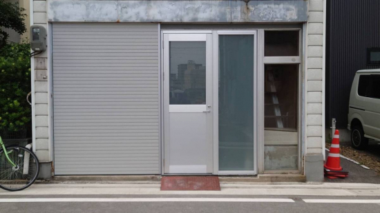 ディー・エー・コーポレーションの引き違い戸からドアへ取り替え施工事例写真1