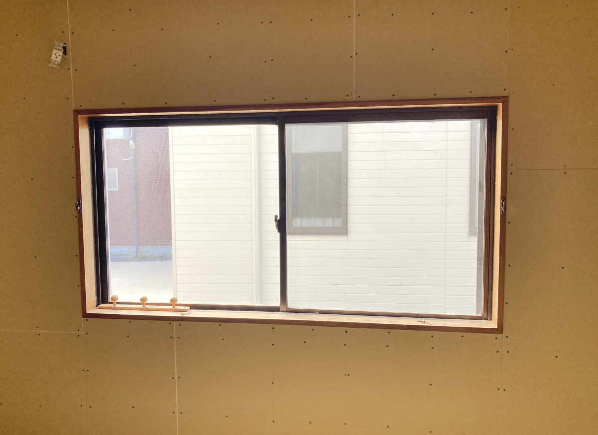 ディー・エー・コーポレーションのインプラス（内窓）を取り付けました。【寝室編】の施工前の写真1