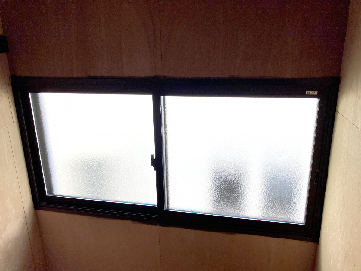 ディー・エー・コーポレーションのインプラス（内窓）を取り付けました。【階段踊り場編】の施工後の写真1