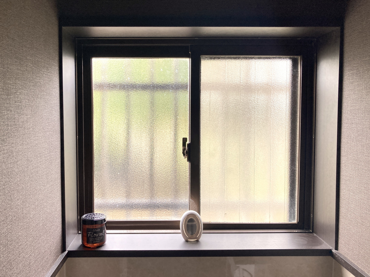 ディー・エー・コーポレーションのインプラス（内窓）を取り付けました。【トイレ編】の施工前の写真1