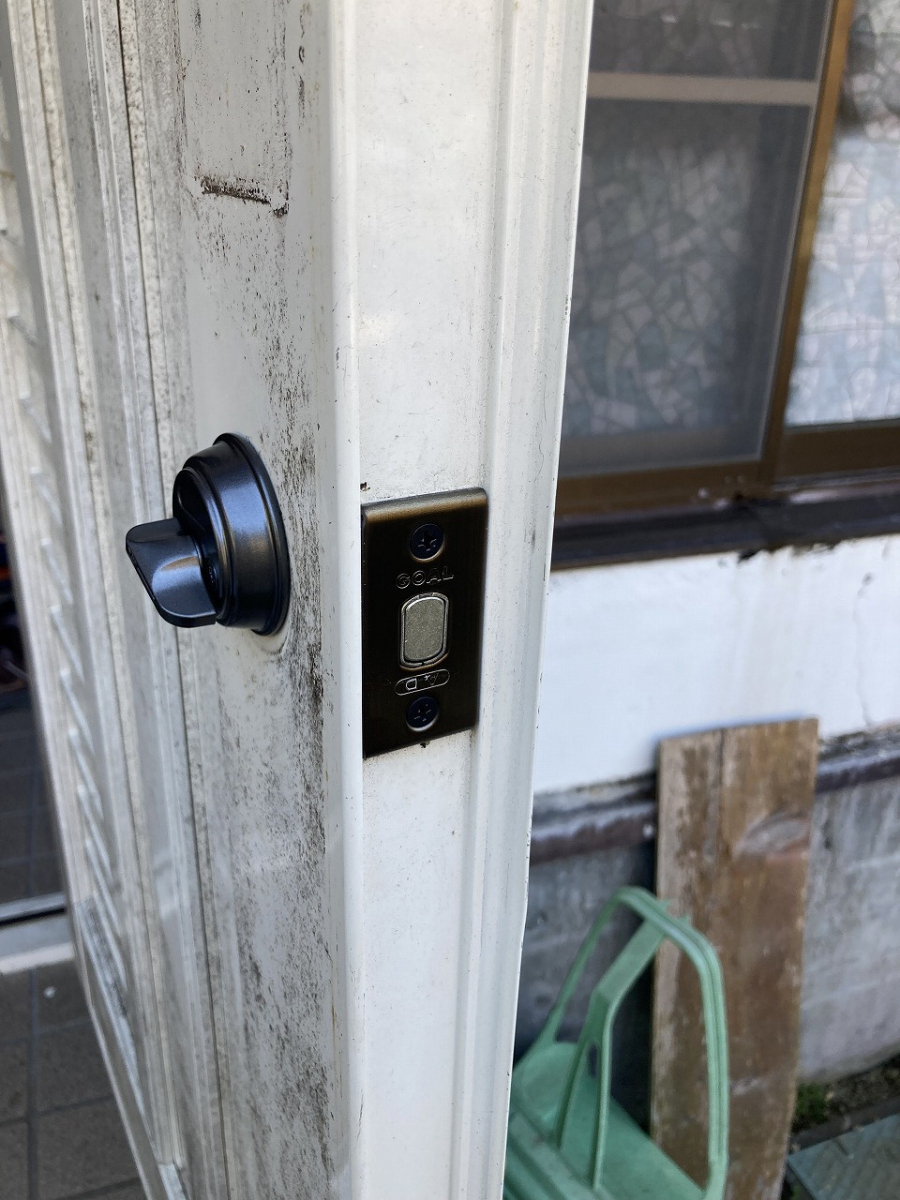 ディー・エー・コーポレーションの玄関ドアのレバーハンドル錠を交換しました。の施工後の写真1