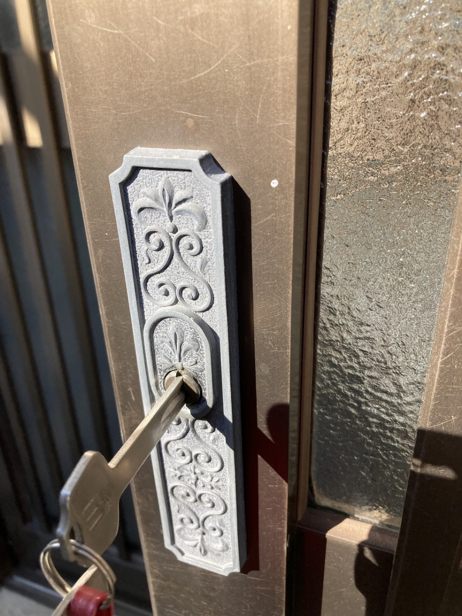 ディー・エー・コーポレーションの玄関引き戸の召し合せ錠の交換をしました。の施工前の写真1