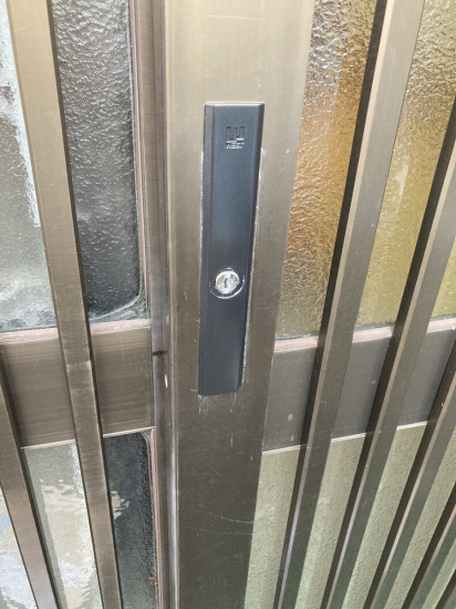 ディー・エー・コーポレーションの玄関引き戸の召し合せ錠の交換をしました。施工事例写真1