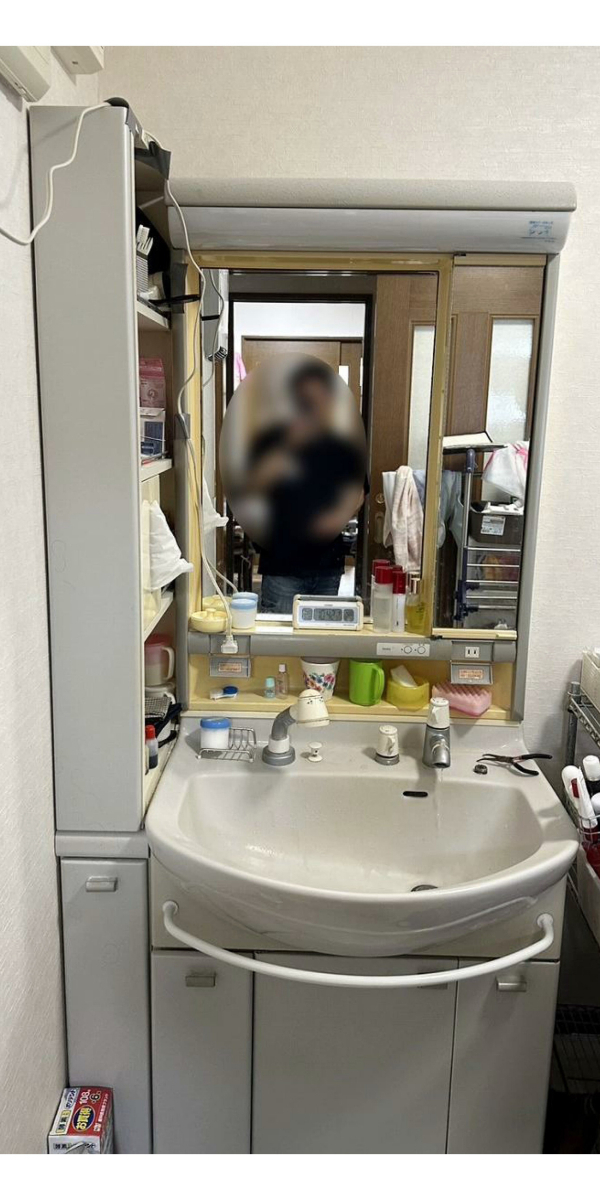 ディー・エー・コーポレーションの蛇口の水漏れがきっかけで、洗面化粧台を一新しました。の施工前の写真1