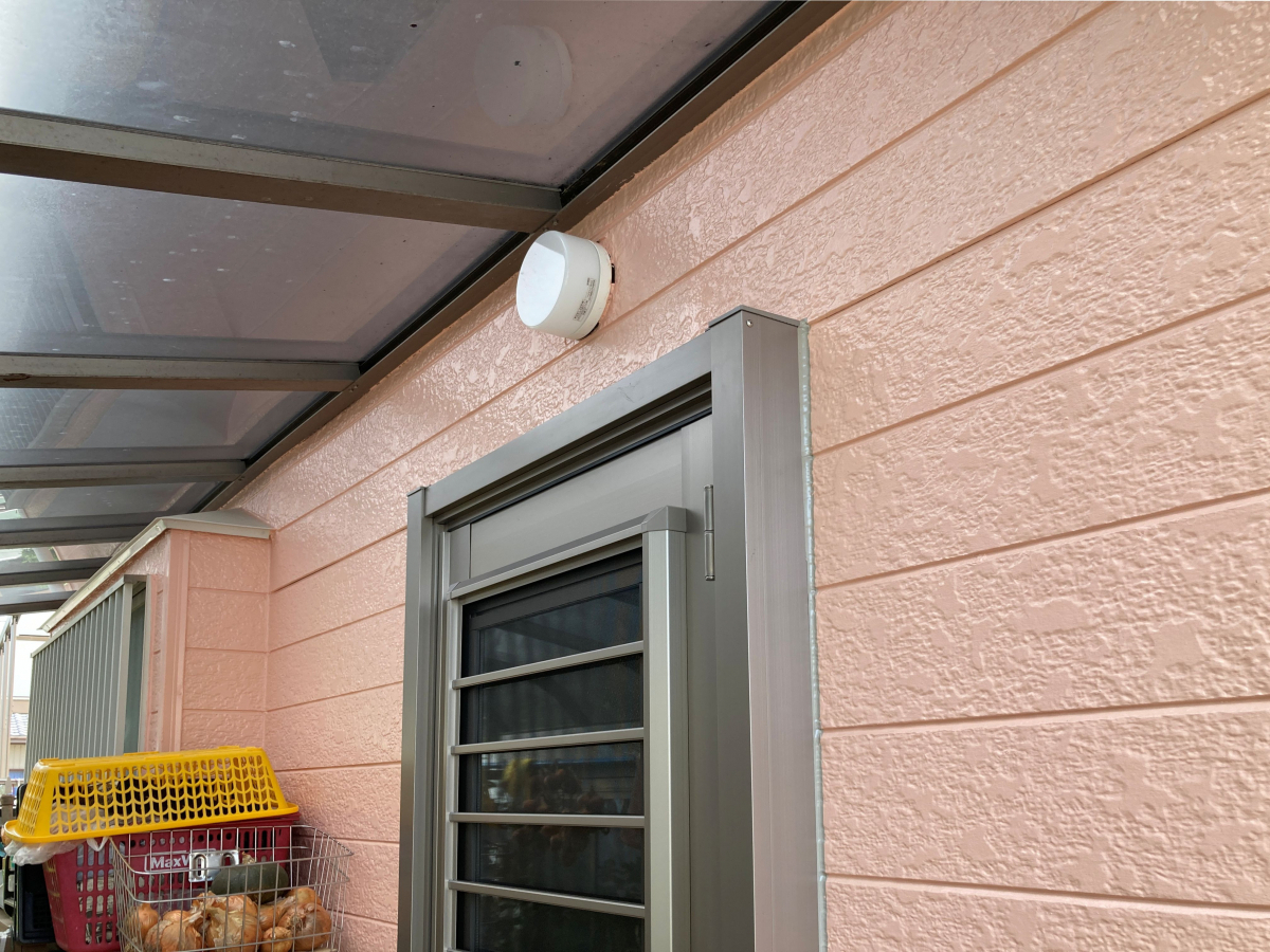 ディー・エー・コーポレーションの古くなった勝手口ドアを交換｜リシェントで換気と段差も快適にの施工後の写真2