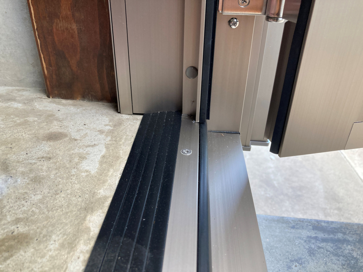 ディー・エー・コーポレーションの古くなった勝手口ドアを交換｜リシェントで換気と段差も快適にの施工後の写真3